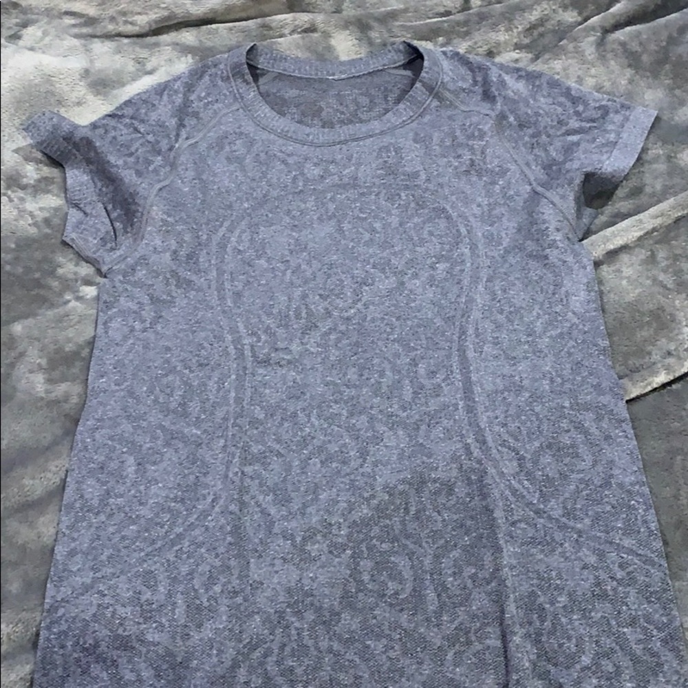 lulu lemon t-shirt